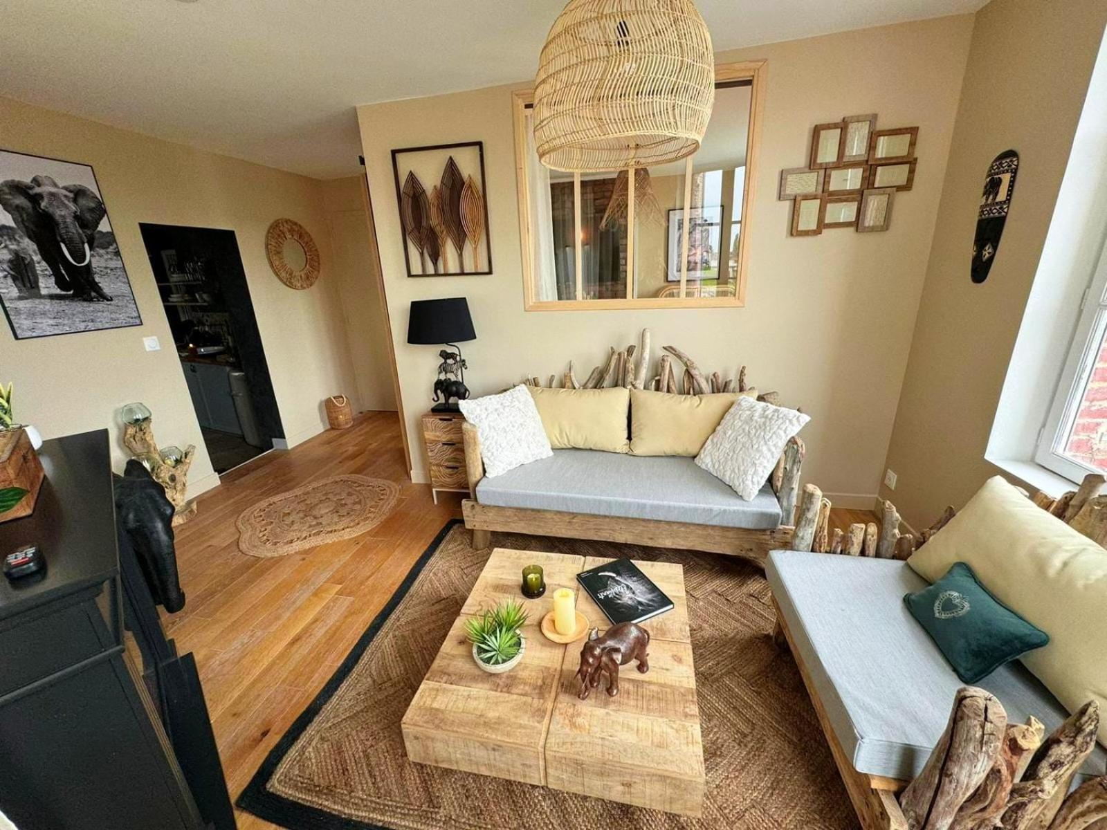 Duplex Safari Jusqu'A 4 Personnes, Spa, Cinema Et Lit Sous Les Arbres, Day Use, 10 Min Centre Amiens Exterior photo